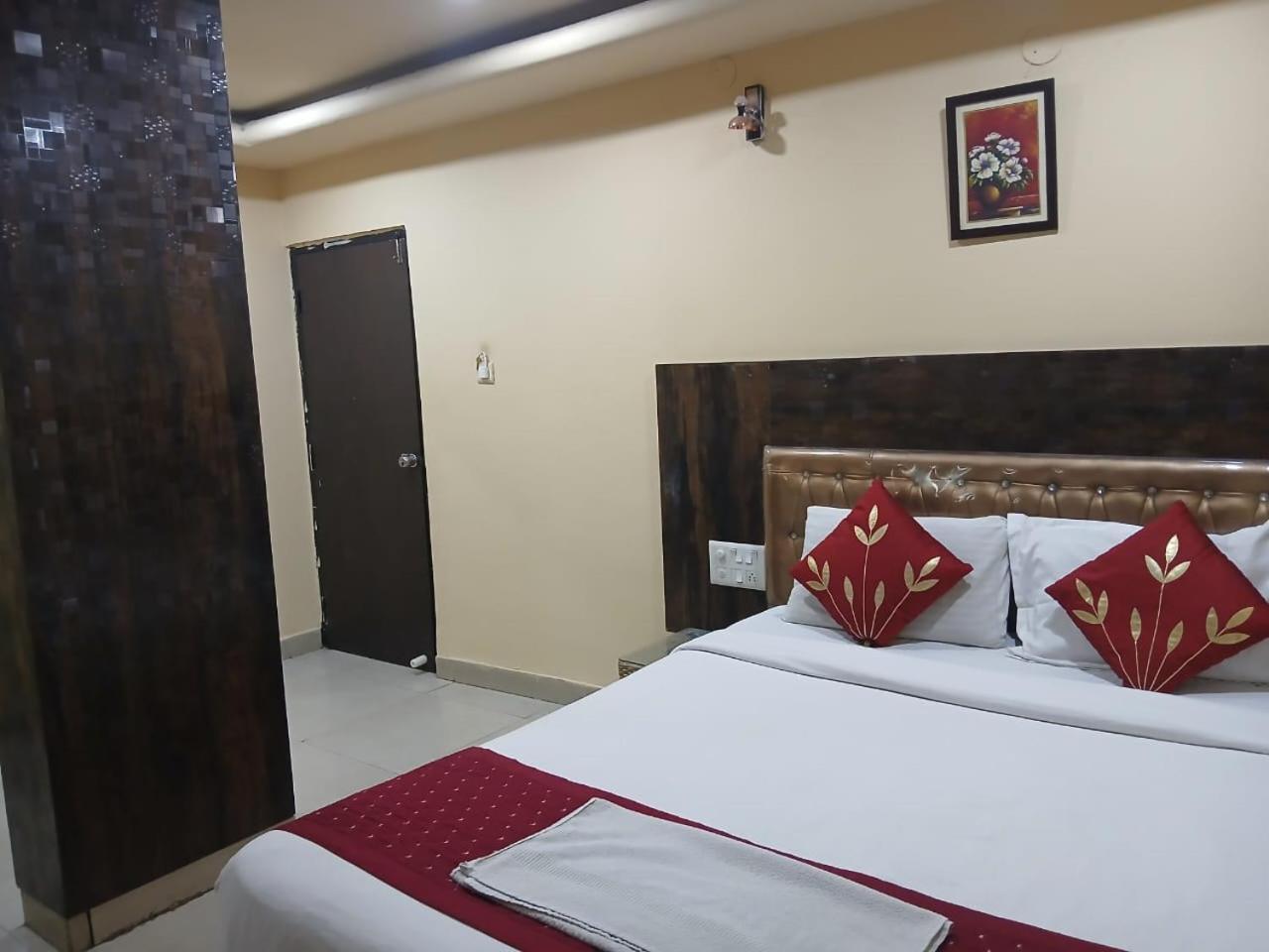 Blossoms Room Holiday Inn- Lakdikapul Hyderabad Bagian luar foto