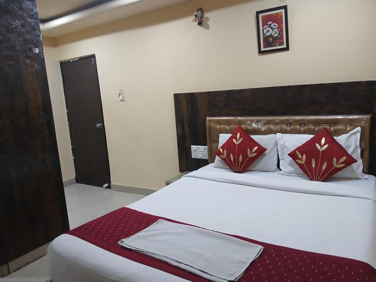 Blossoms Room Holiday Inn- Lakdikapul Hyderabad Bagian luar foto