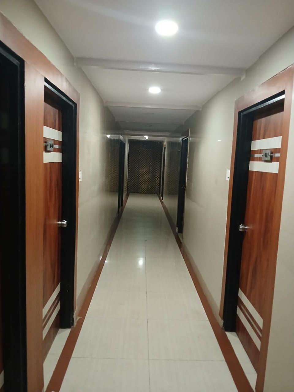 Blossoms Room Holiday Inn- Lakdikapul Hyderabad Bagian luar foto