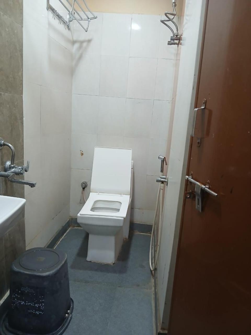 Blossoms Room Holiday Inn- Lakdikapul Hyderabad Bagian luar foto