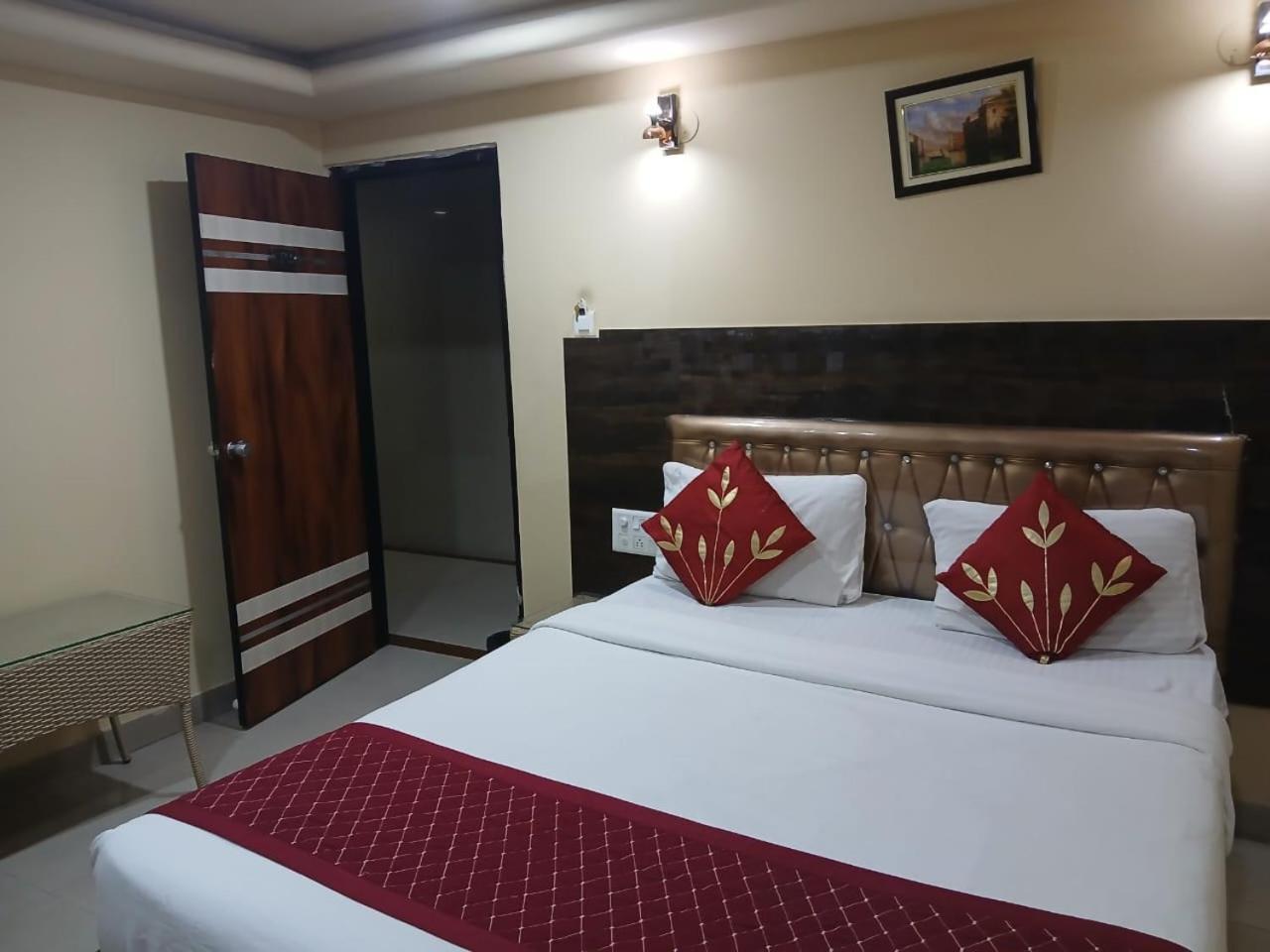 Blossoms Room Holiday Inn- Lakdikapul Hyderabad Bagian luar foto