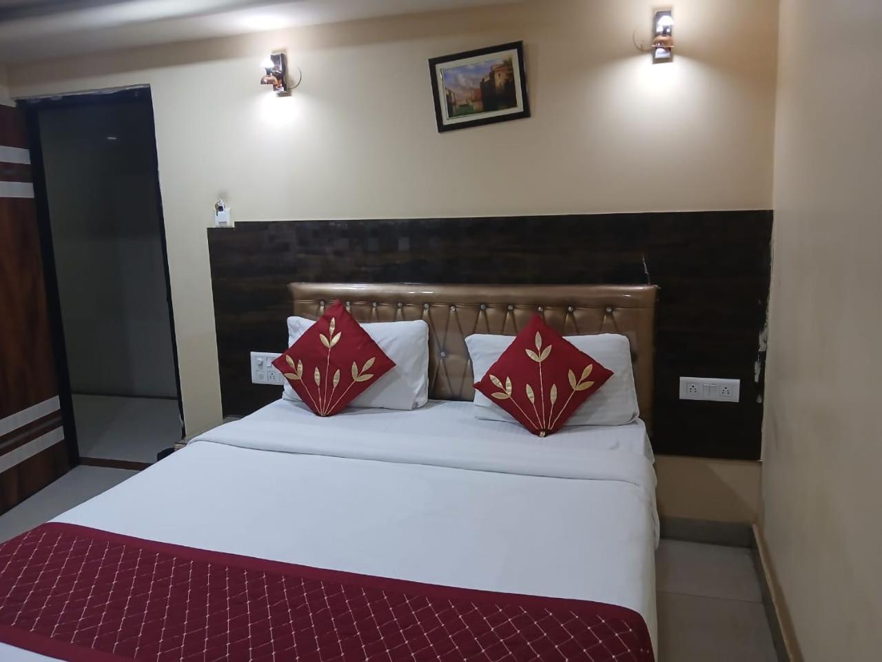 Blossoms Room Holiday Inn- Lakdikapul Hyderabad Bagian luar foto