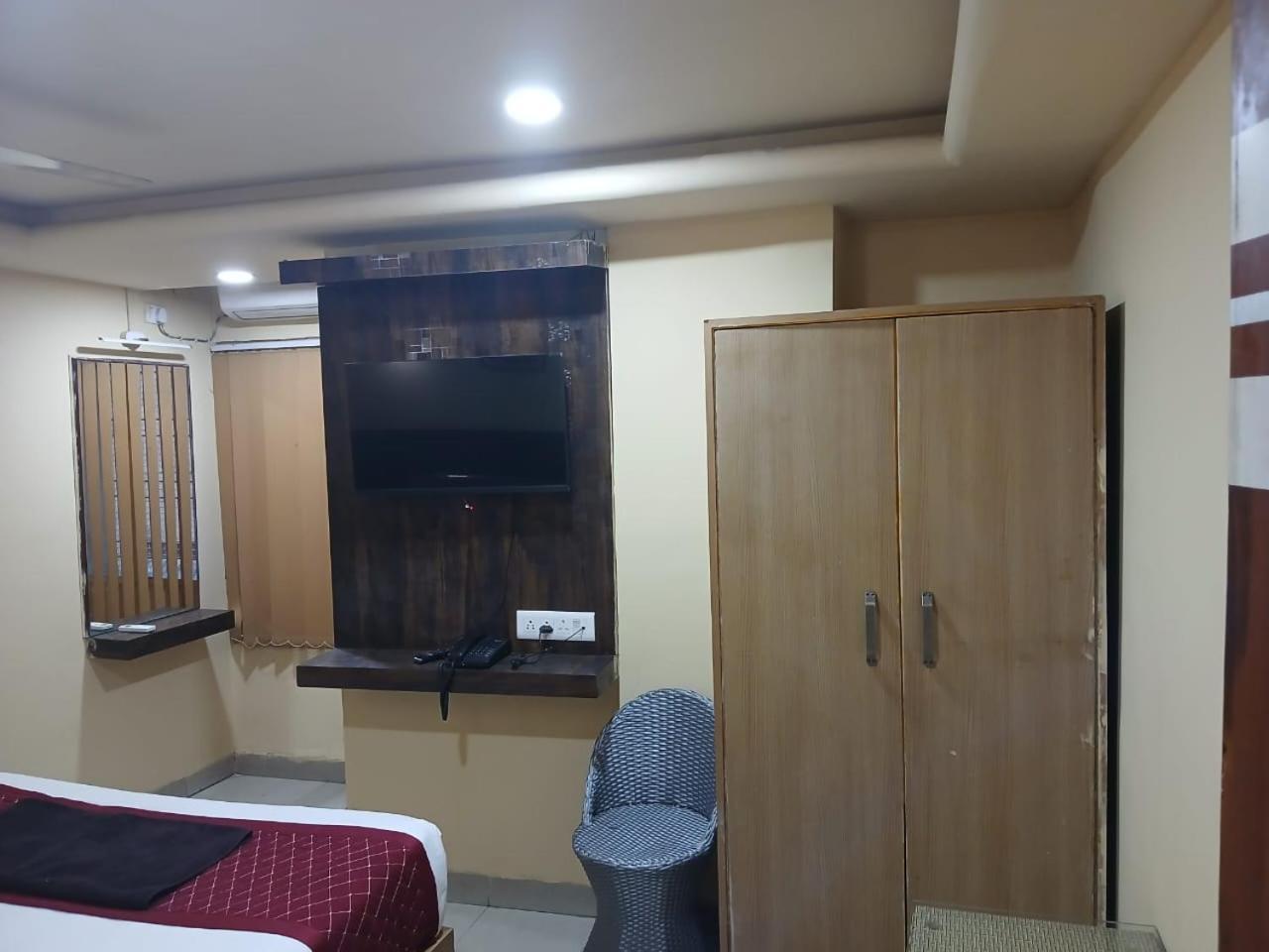 Blossoms Room Holiday Inn- Lakdikapul Hyderabad Bagian luar foto