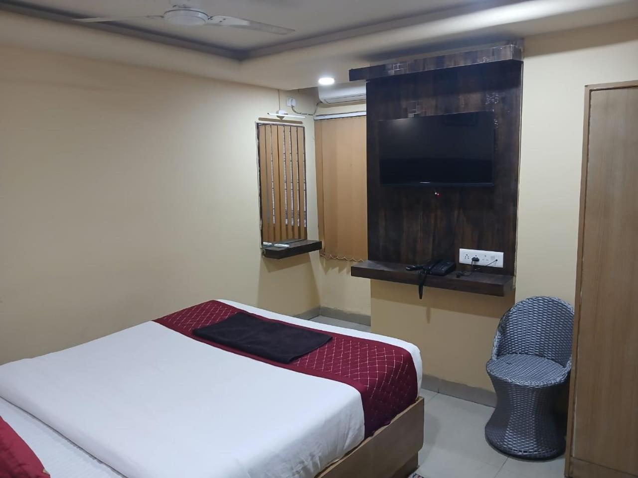 Blossoms Room Holiday Inn- Lakdikapul Hyderabad Bagian luar foto
