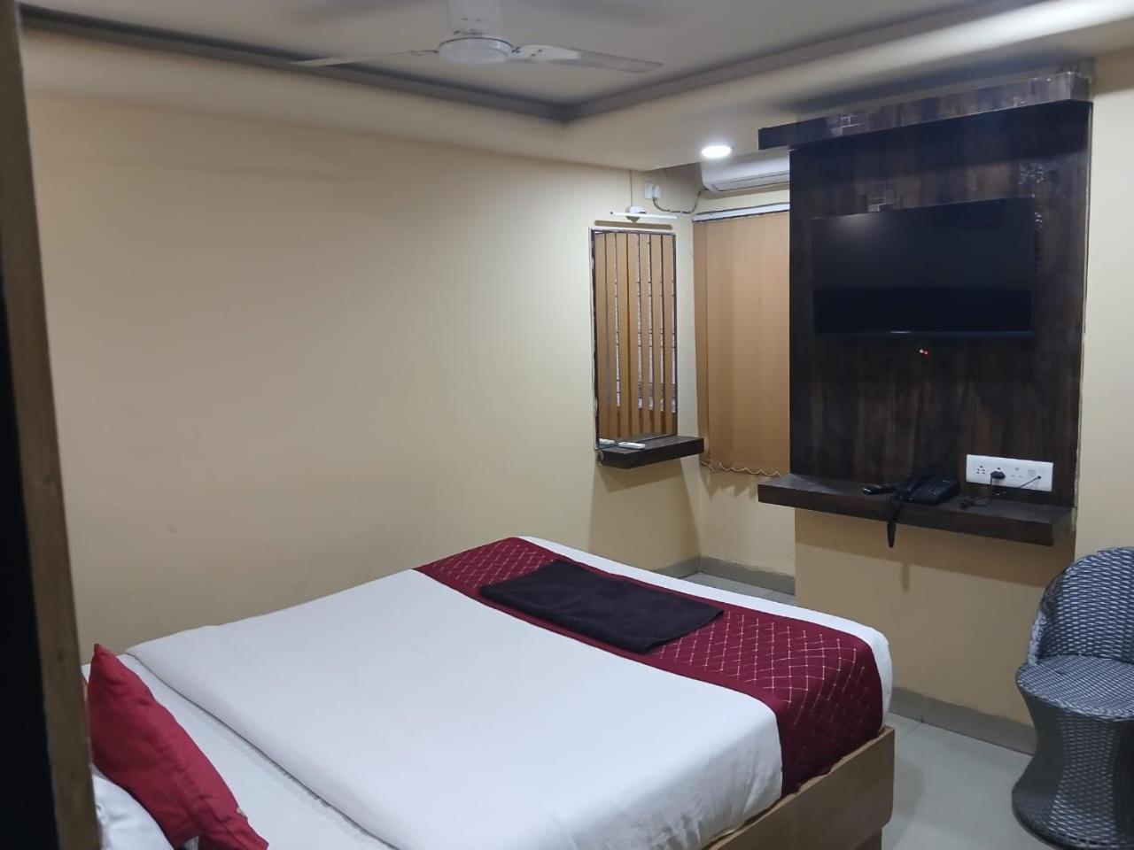 Blossoms Room Holiday Inn- Lakdikapul Hyderabad Bagian luar foto